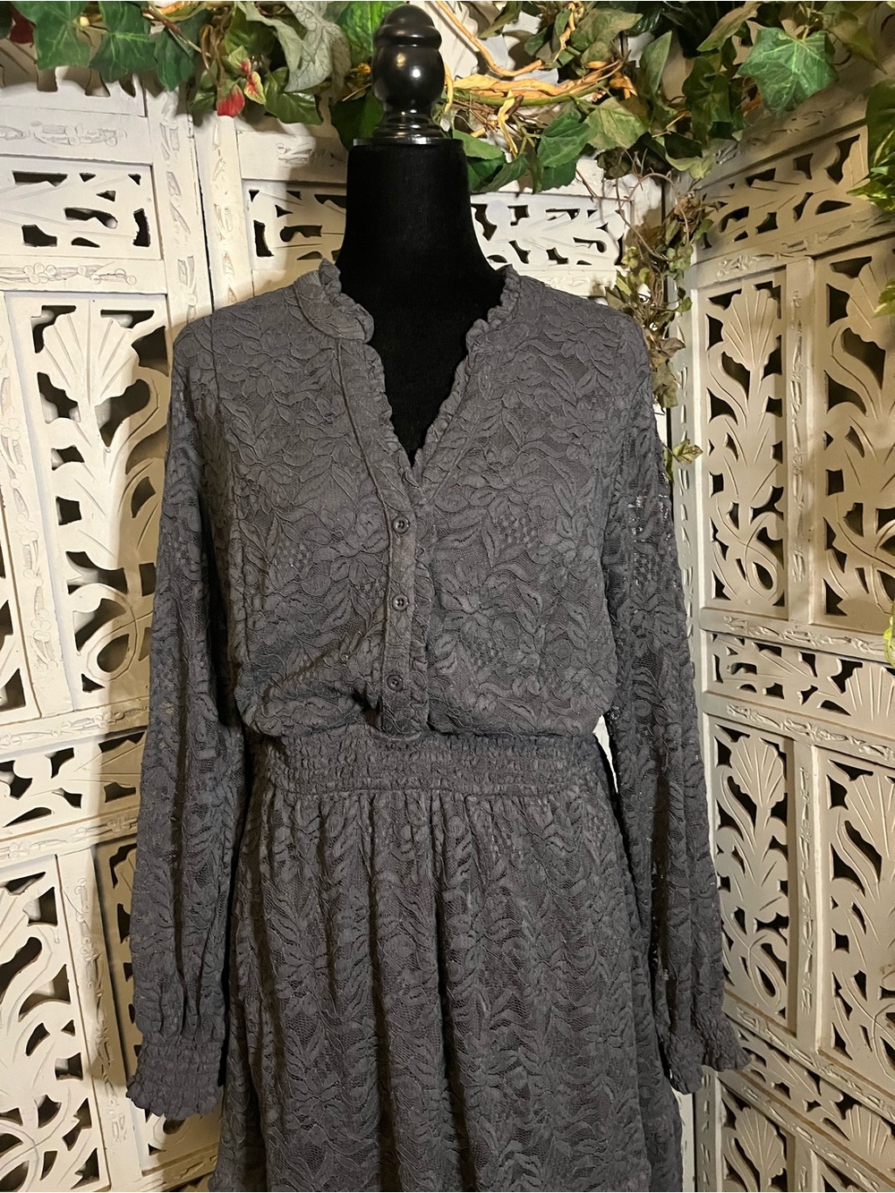 NWT! TORRID DELIGHTFUL DARK GREY STRETCH LACE LONG SLEEVE PLUS SIZE MINI DRESS - Picture 2 of 13